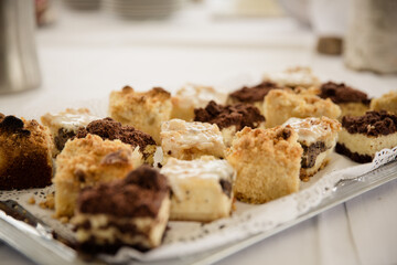 Kuchenbuffet mit Streuselkuchen russischer Zupfkuchen und Mohnkuchen 