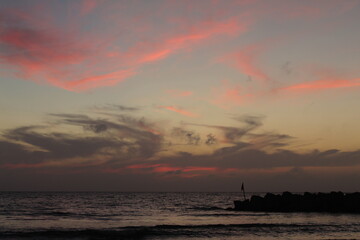 Vista del atardecer desde la playa de Cartagena Colombia