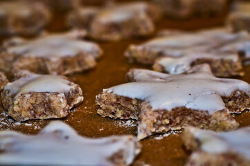 cinnamon stars, cookies flat layed on a baking sheet, ready to eat