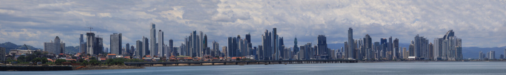 Fototapeta na wymiar Panorama Skyline Panama City front ocean