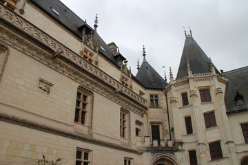 Fototapeta na wymiar medieval and renaissance castle in chaumont-sur-loire in france
