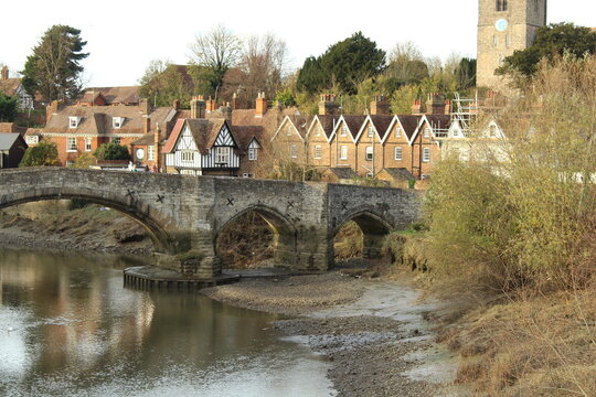 A beautiful shot of the old stone bridge in Aylesford.