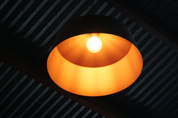 室内のおしゃれな照明ランプ