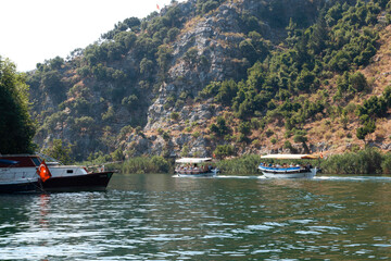 A small boats in a body of water with a mountain in the background