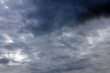 Obraz premium Thunderclouds in the evening sky