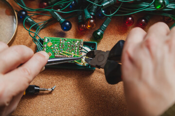 Repair of fir-tree electric garland