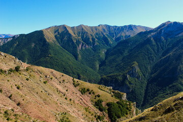 Fototapeta na wymiar Mountains and mountain peaks seen from the old Bosnian village of Lukomir.