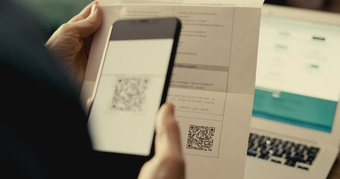 Scanning QR code with mobile phone