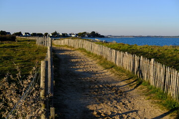 Obraz premium The bay of Merquel in the north of Piriac at high tide.