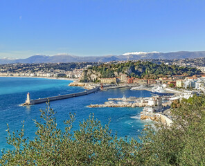 Fototapeta na wymiar Panorama sur Nice depuis le mont Boron sur la Côte d'Azur