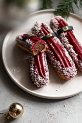 Christmas eclairs with ginger cream 