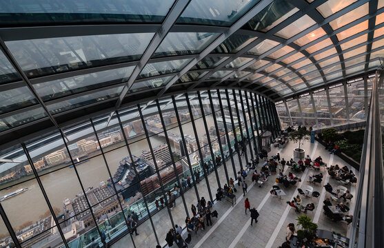 London, UK: Sky Garden Rooftop Bar Over River Thames 