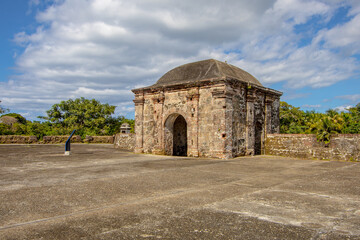 Fototapeta na wymiar Monumento en Fuerte San Lorenzo Colon, Panama