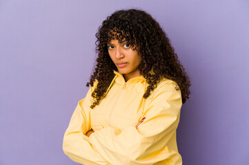 Young african american afro woman isolated frowning face in displeasure, keeps arms folded.