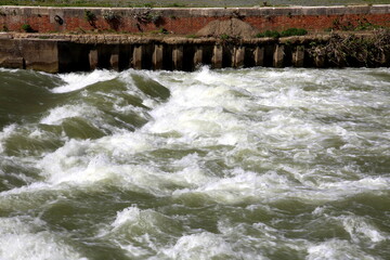 The rapids of the river with the contrast of the colors of the embankment