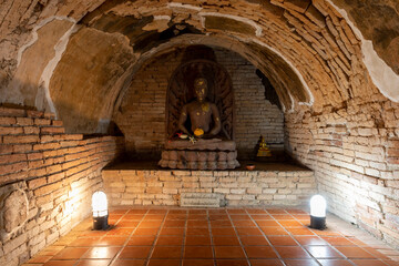 チェンマイの洞窟寺（トンネル寺）ワット・ウモーン