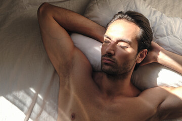 Obraz premium Muscular young man resting in the morning