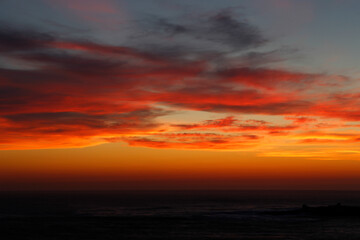 Fototapeta na wymiar sunset with the reddish sun near the sea