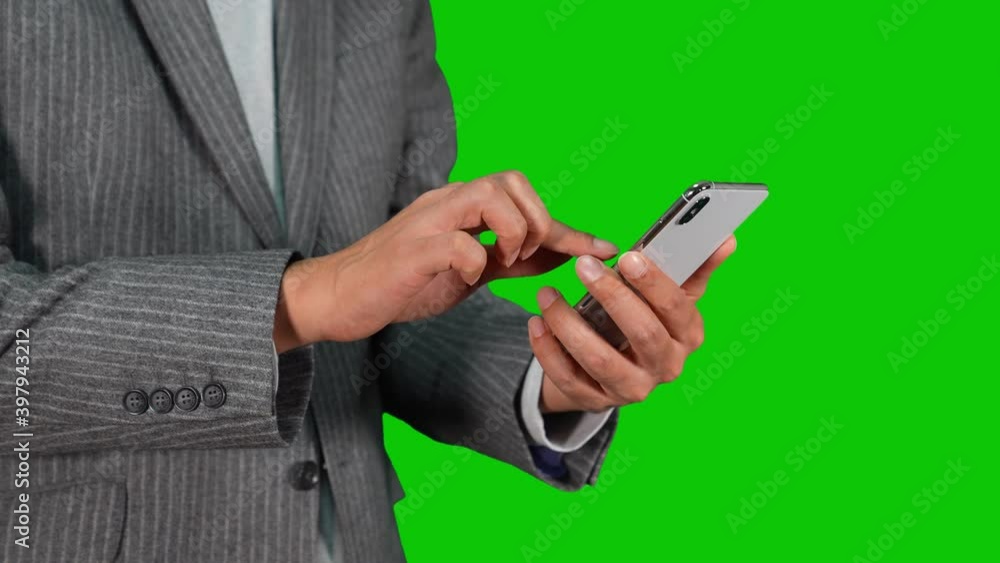 Poster スマホを操作する男性　クロマキー合成用グリーンバック　スローモーション
