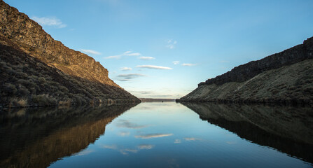Fototapeta na wymiar Evening Reflection on the Snake River