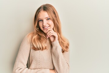 Beautiful young caucasian girl wearing casual clothes smiling looking confident at the camera with crossed arms and hand on chin. thinking positive.