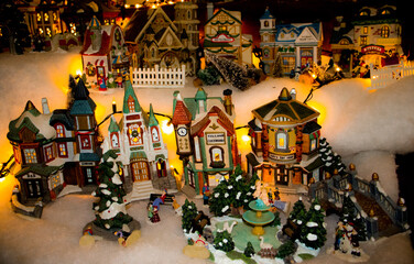 pequeña villa navideña decorativa