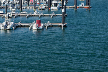 港にあるたくさんの小型ボートの風景