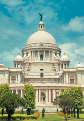 Obraz premium Iconic Victoria Memorial of Kolkata, envisaged by Lord Curzon, the Viceroy of British India, dedicated to the memory of Queen Victoria (1819–1901) and is now a popular travel destination.