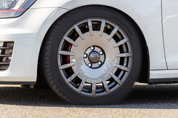 車のホイールとタイヤ　old  Wheel of the car