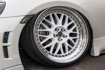 車のホイールとタイヤ　old  Wheel of the car