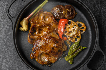 黒豚でポークステーキ Iron pan pork roasted meat © norikko