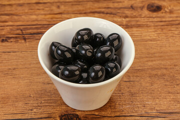 Black olives in the bowl