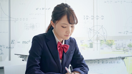 勉強する女子高生　エドテック