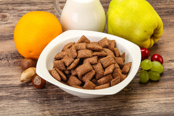 Breakfast with corn chokolate pads and milk