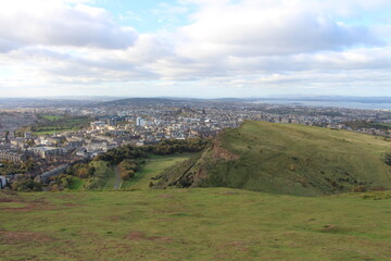 Fototapeta na wymiar View around Edinburgh from Arthur's seat 