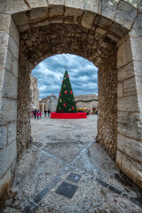 Arbol de navidad en castillo medieval