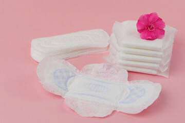 Cotton period pads in composition 