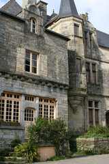 Fototapeta na wymiar stone mansion and house in rochefort-en-terre in brittany (france)