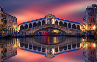 Rialto Bridge at dusk - Venice, Italy - obrazy, fototapety, plakaty