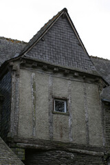 Fototapeta na wymiar half-timbered house in rochefort-en-terre in brittany (france)
