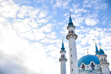 Fototapeta na wymiar White mosque with a blue roof in Kazan, Russia. Kul Sharif mosque