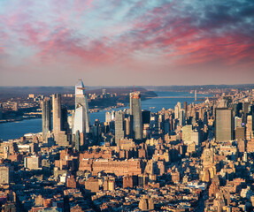 Obraz premium Aerial sunset view of Midtown Manhattan in New York City