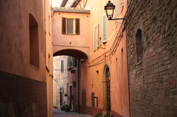 Fototapeta na wymiar Alley in the village of Panicale in Umbria, Italy
