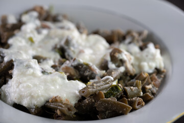 Unusual dishes. Beans with sour cream and garlic
