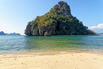 Fototapeta na wymiar Tropical beach on Koh Aleil Island - Thailand