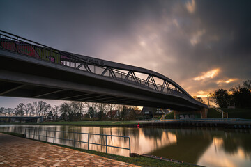 Obraz na płótnie Canvas Kanalbrücke in Münster bei Sonnenaufgang