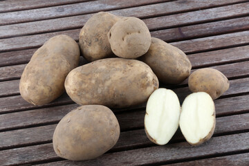 Obraz premium raw and fresh potatoes and onions as vegan ingredient food
