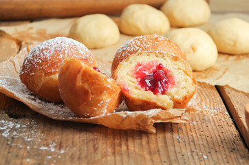 Berliner Pfannkuchen Krapfen mit Marmelade gefüllt selber machen Schmalzgebäck Omas