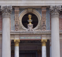 Opera Garnier. Between the columns inscribed busts of great composers, among which Spontini