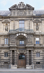 Fototapeta na wymiar The Louvre. Along the waterfront Fransua Miteran under Henry IV built the long gallery with this input